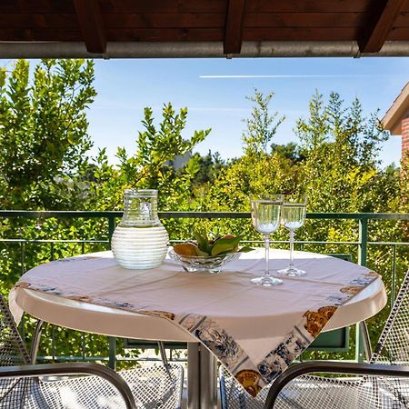 Apartments Adriana Стариград-Пакленица Экстерьер фото